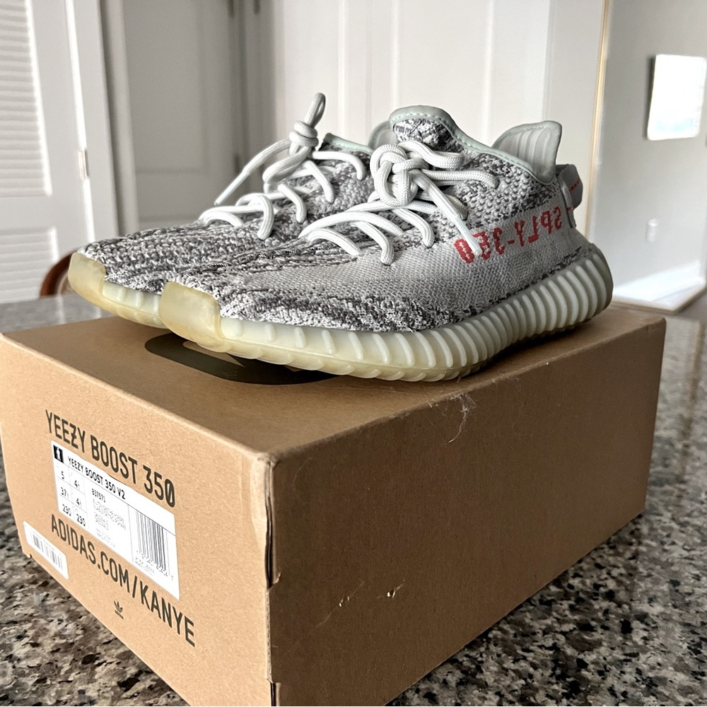 Yeezy BOOST 350 V2